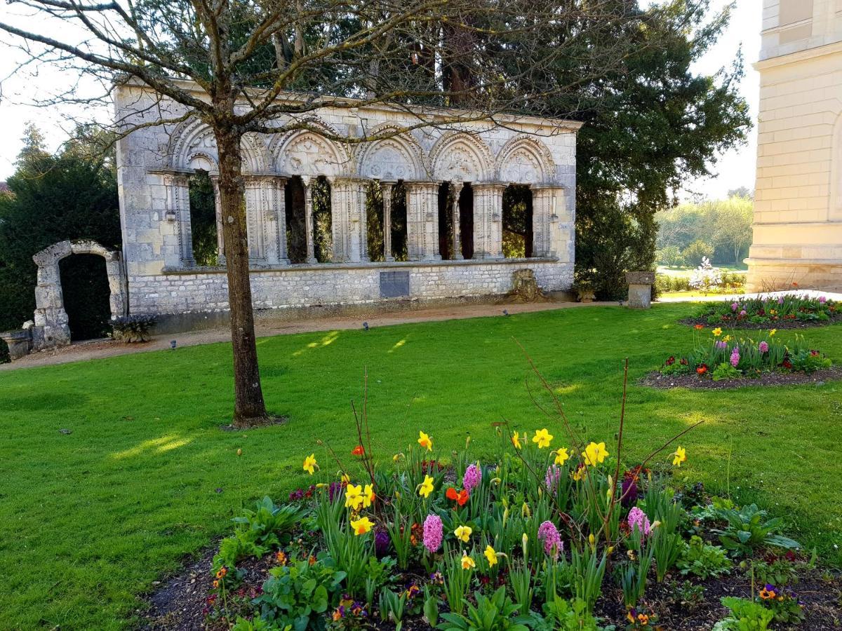 La Maison Virginie Appartements Climatises De 1 A 5 Pers Cosy Hyper Centre Cour Parking Linge Fibre Proximite Port Lac Canal Piscine Montargis Exterior foto