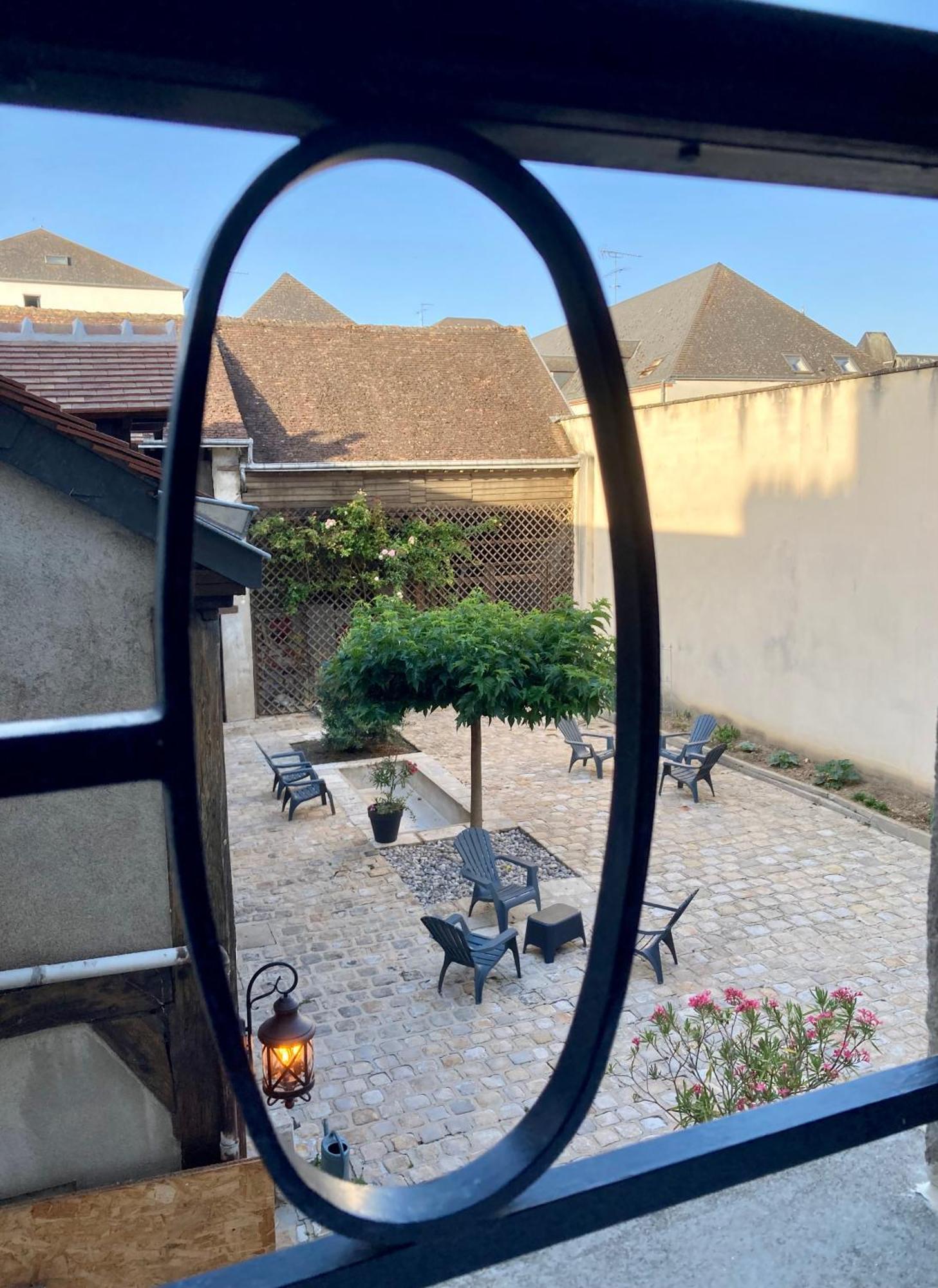 La Maison Virginie Appartements Climatises De 1 A 5 Pers Cosy Hyper Centre Cour Parking Linge Fibre Proximite Port Lac Canal Piscine Montargis Exterior foto