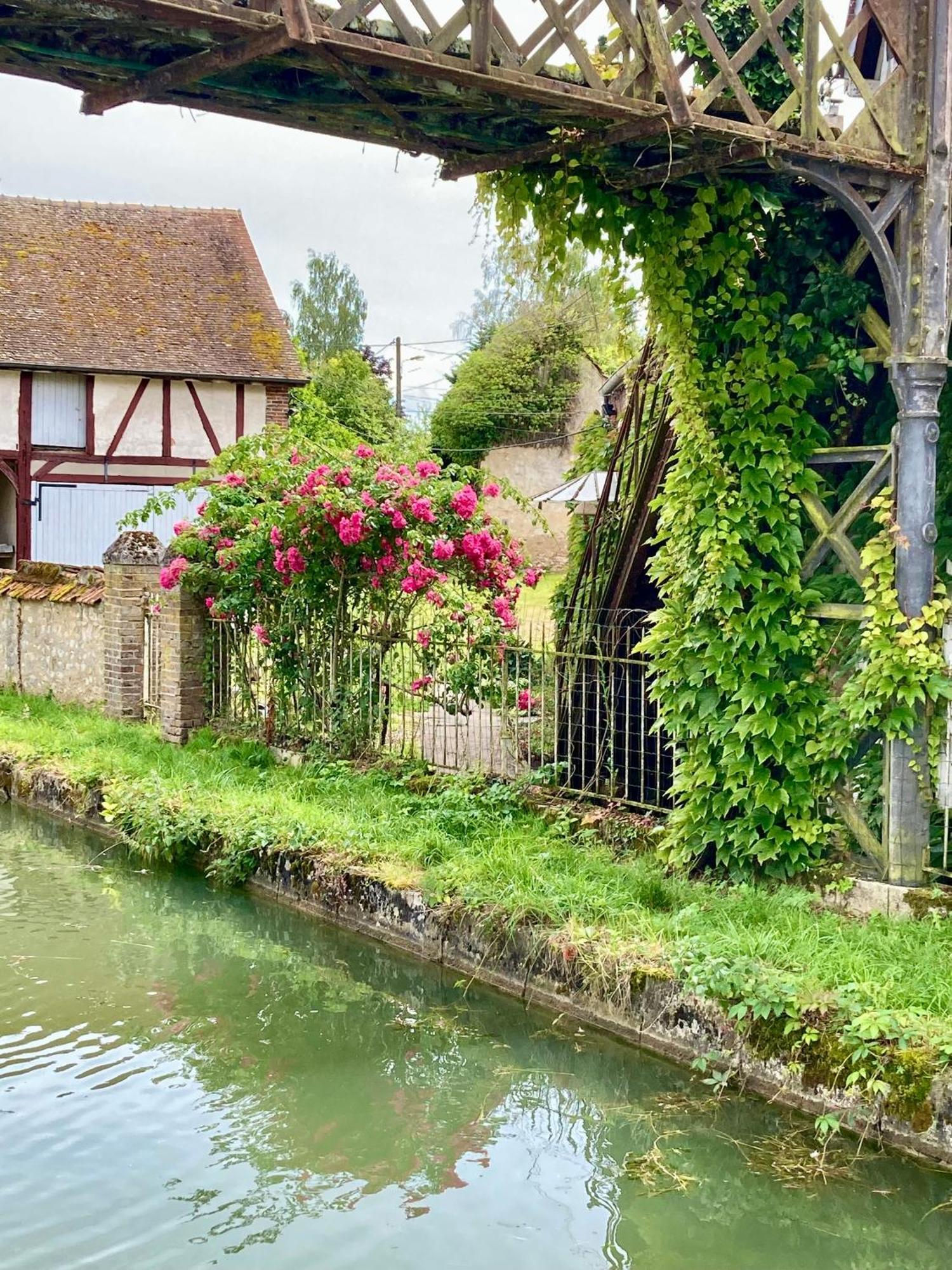 La Maison Virginie Appartements Climatises De 1 A 5 Pers Cosy Hyper Centre Cour Parking Linge Fibre Proximite Port Lac Canal Piscine Montargis Exterior foto