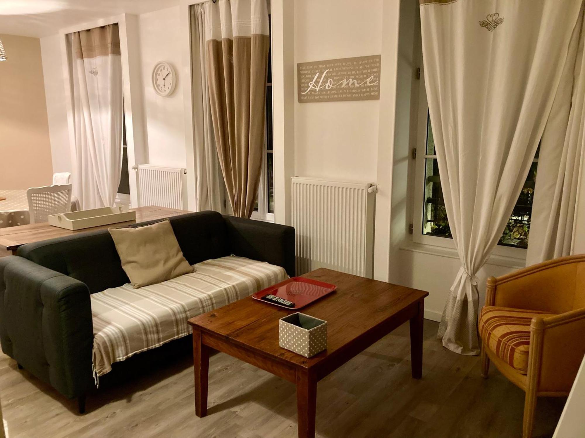 La Maison Virginie Appartements Climatises De 1 A 5 Pers Cosy Hyper Centre Cour Parking Linge Fibre Proximite Port Lac Canal Piscine Montargis Exterior foto