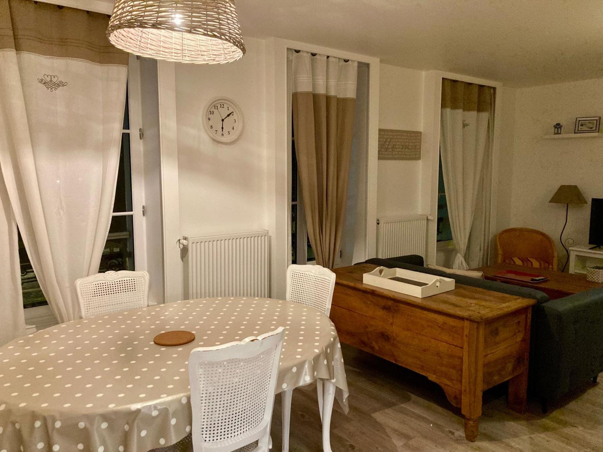 La Maison Virginie Appartements Climatises De 1 A 5 Pers Cosy Hyper Centre Cour Parking Linge Fibre Proximite Port Lac Canal Piscine Montargis Exterior foto