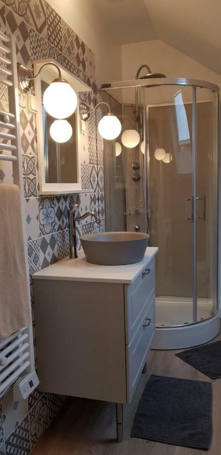 La Maison Virginie Appartements Climatises De 1 A 5 Pers Cosy Hyper Centre Cour Parking Linge Fibre Proximite Port Lac Canal Piscine Montargis Exterior foto